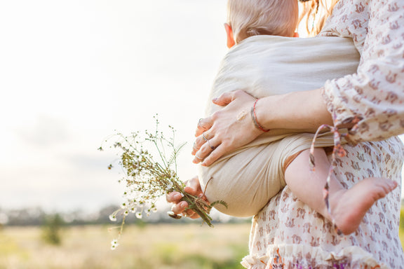 Top 12 Benefits Of Babywearing (For Babies And Parents)