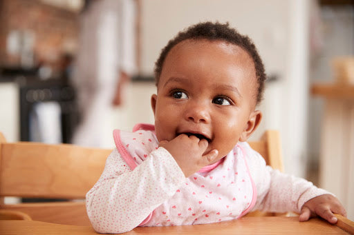 Introducing Solid Foods to Your Baby: Sensory Adventure & Milestone